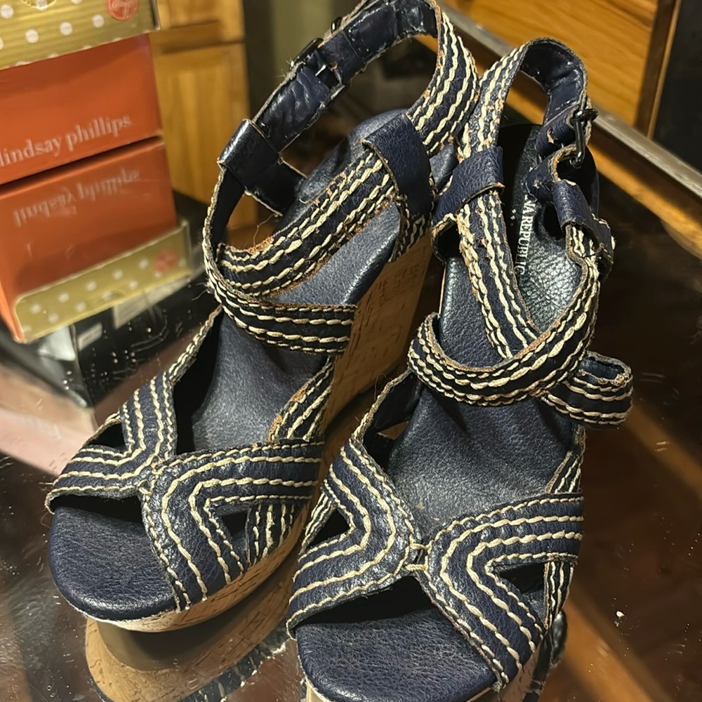 Ladies Banana Republic wedges size 7